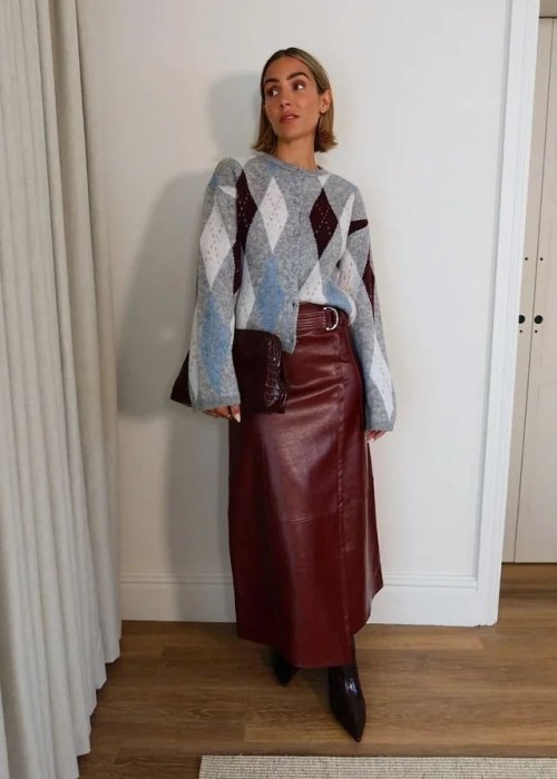 Модный свитер с ромбами.