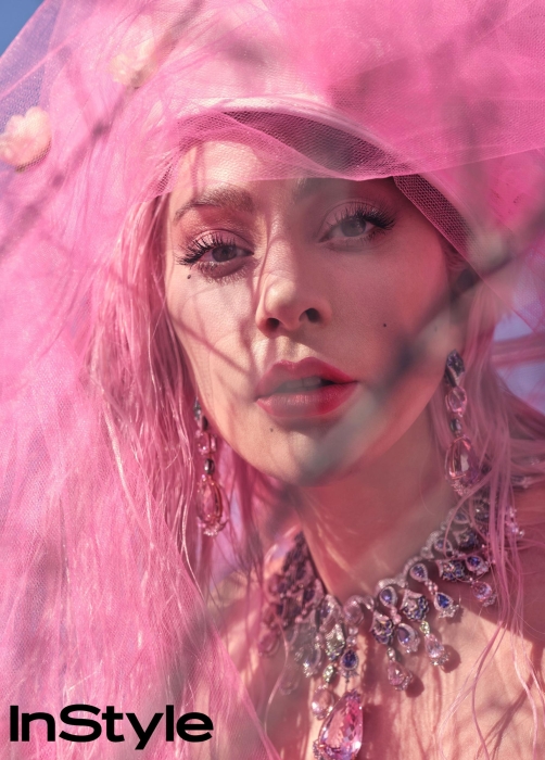 Роскошная Леди Гага снялась в нежной фотосессии для InStyle и призналась, что мечтает о семье (ФОТО) - фото №3
