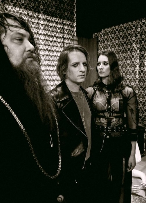 Omana выпустили мистический клип "Не погаснем" о любви двух вампиров — видео