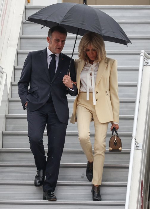 Первая леди Франции показала стильный деловой образ