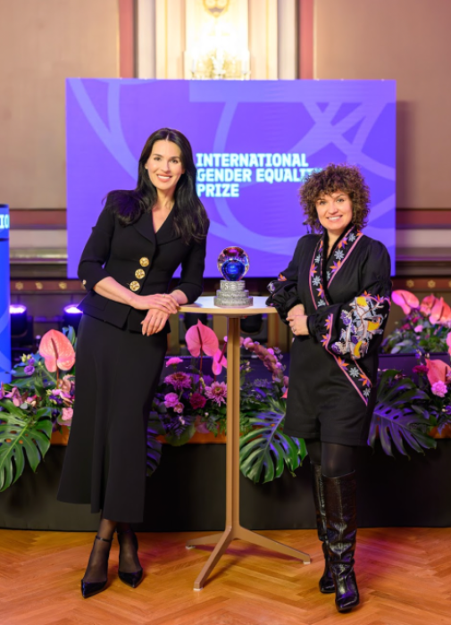 Телеведущую Ефросинину отметили наградой за гуманитарную помощь – фото