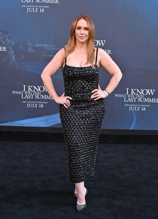 Дженніфер Лав Г'юїтт показала, з чим носити чорну сукню