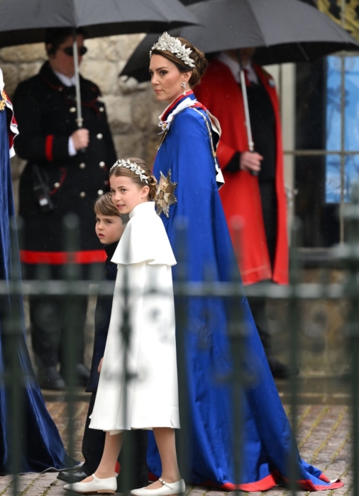 Кейт Миддлтон прибыла на коронацию Чарльза III в невероятном наряде с бриллиантами (ФОТО) - фото №2