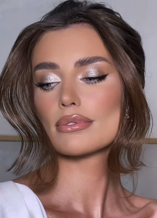 Макияж с перламутровыми тенями.