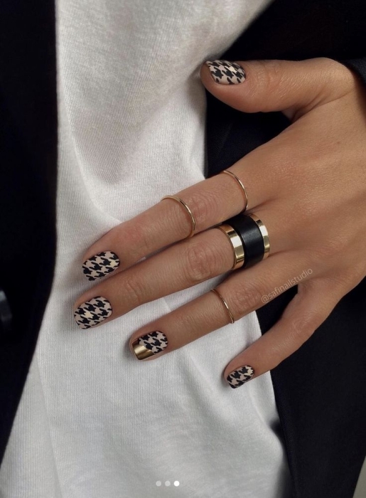 Маникюр в стиле Коко Шанель: изящные ногти для женщин любого возраста (ФОТО) - фото №12