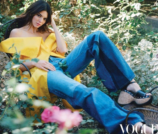 "От молодой модели до лидера стиля": Кендалл Дженнер снялась для обложки Vogue China (ФОТО) - фото №5