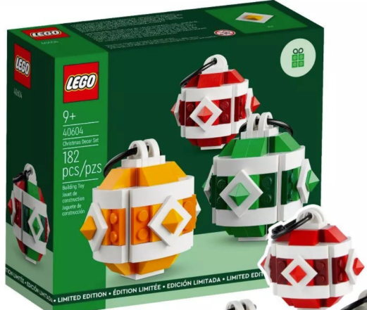 LEGO представил два набора новогодних игрушек: оцените эту красоту из конструктора! (ФОТО) - фото №1
