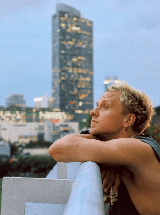 Саша из Киева днем и ночью сейчас, фото