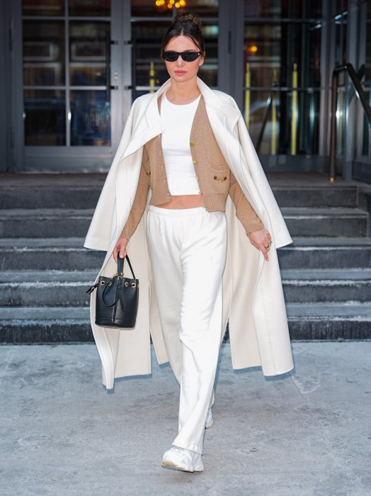Міранда Керр — модний образ з білосніжним пальтом