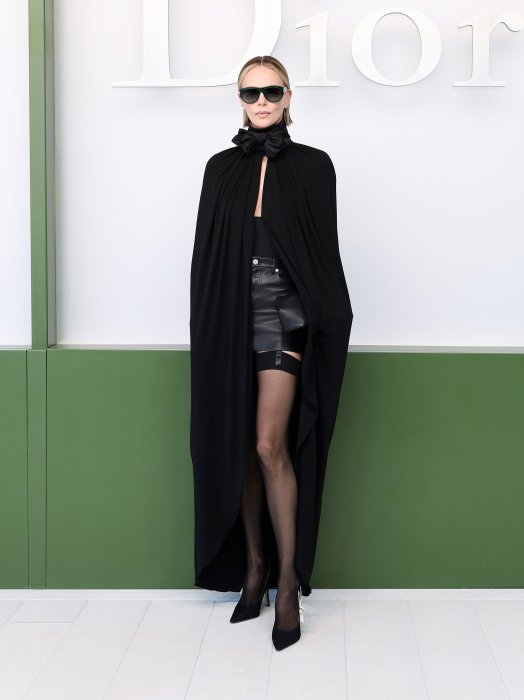 Шарліз Терон — образ із панчохами