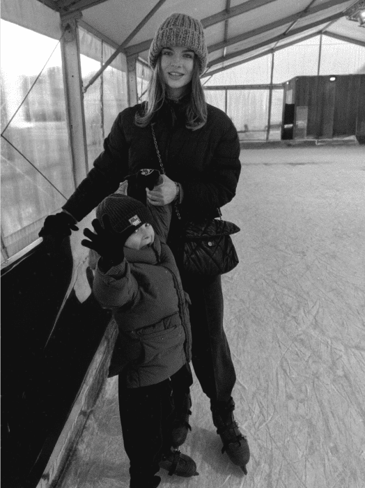 Карина з Київ вдень та вночі зараз стала мамою, фото