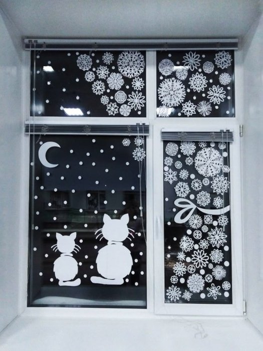 Как украсить окна бумажными снежинками на Новый год