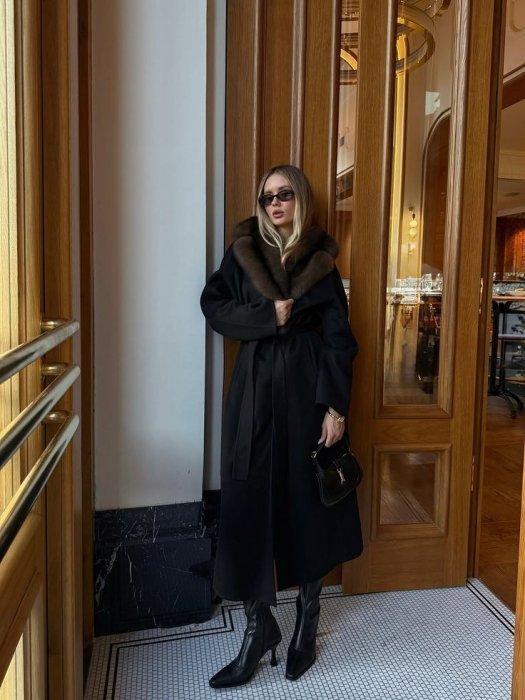 Пальто з хутряним коміром, фото