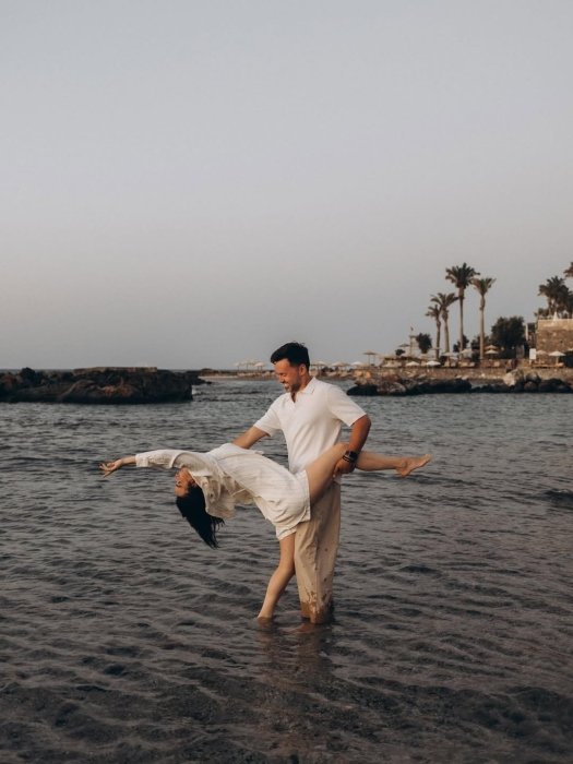 Ведущий также показал романтическое фото с любимой