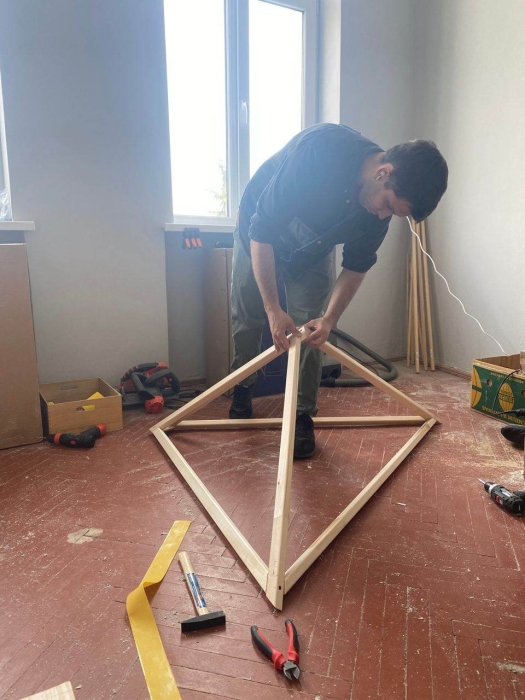 Как сделать треугольный светильник из деревянных планок