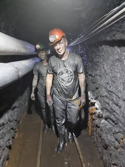 Мир наизнанку: Дмитрий Комаров станет шахтером в изумрудном руднике Колумбии - фото №1