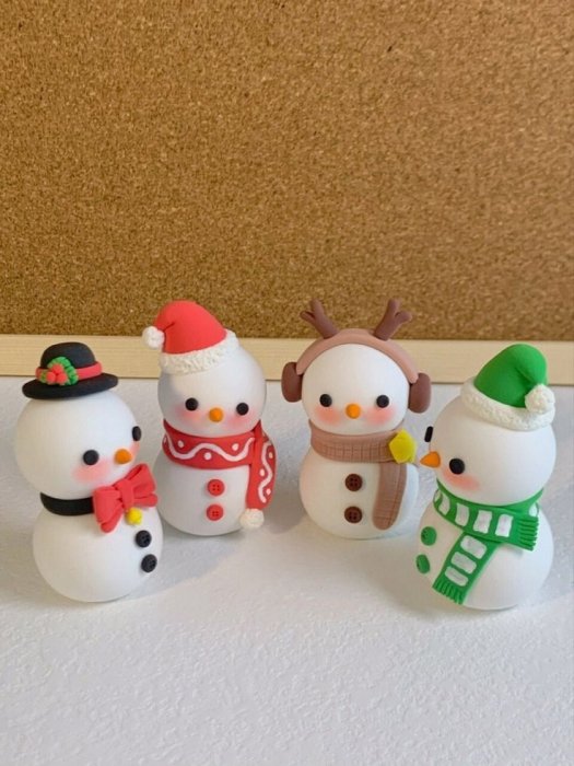 Снеговики из воздушного пластилина