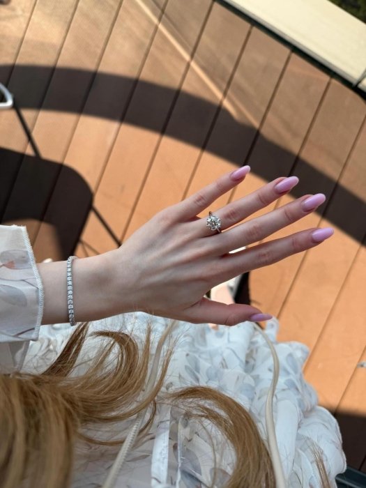 Ирина Кудашова показала бриллиантовое кольцо от нового бойфренда