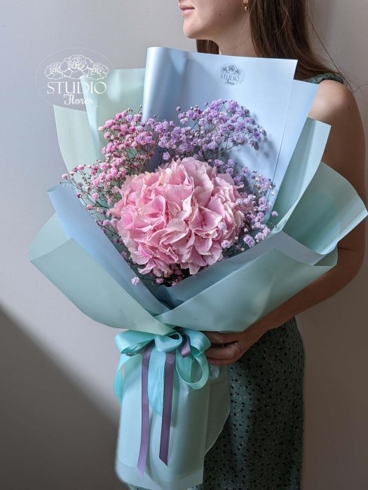 Які квіти купити для колег