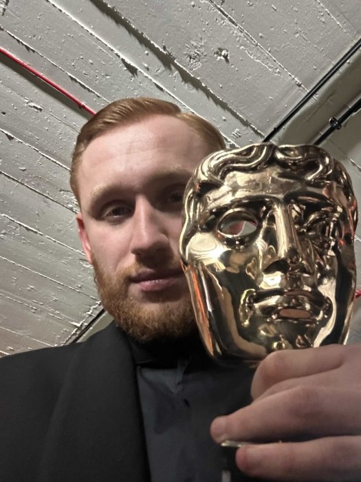 Александр Рудинский показал статуэтку BAFTA