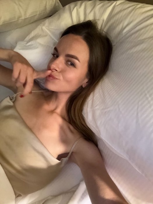 Карина з Київ вдень та вночі зараз, фото