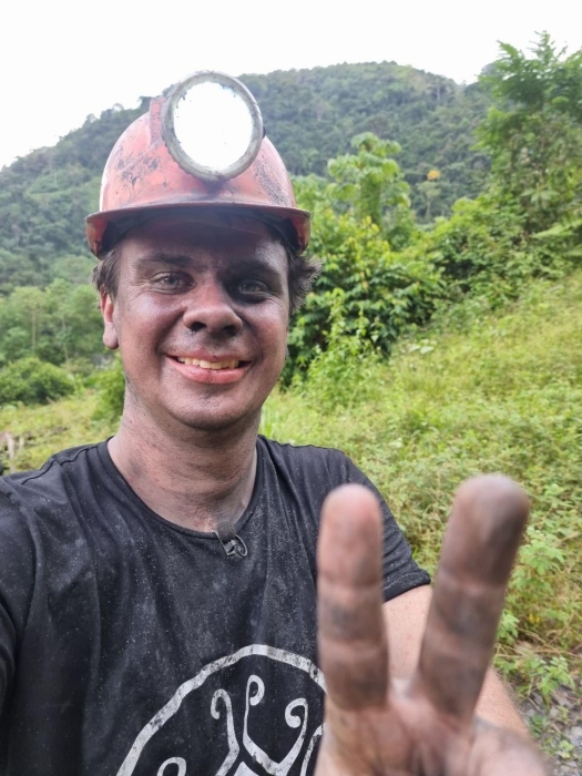 Мир наизнанку: Дмитрий Комаров станет шахтером в изумрудном руднике Колумбии - фото №2