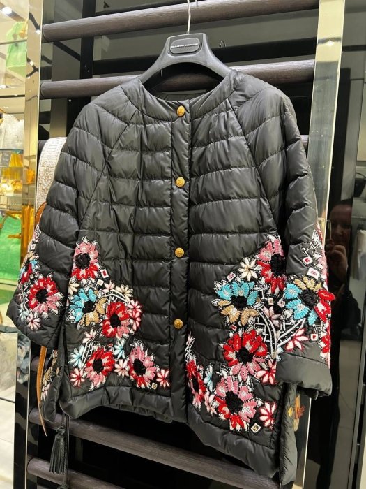 Антитренды верхней одежды весна 2026 — фото