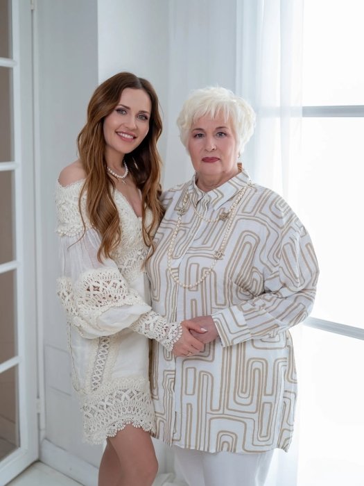 Наталка Денисенко і мама засвітилися в ніжних обіймах, фото