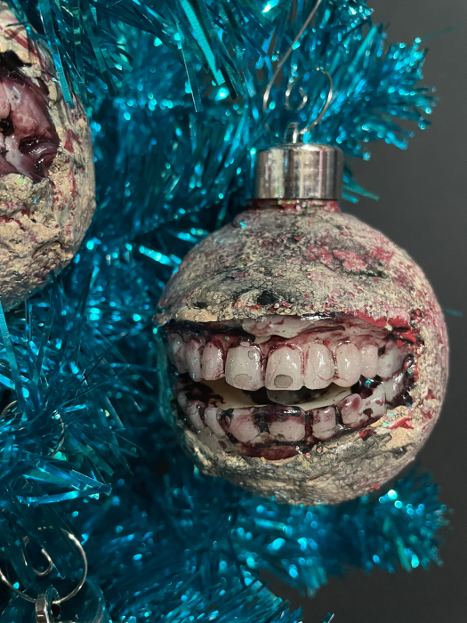 Удивительные украшения на елку