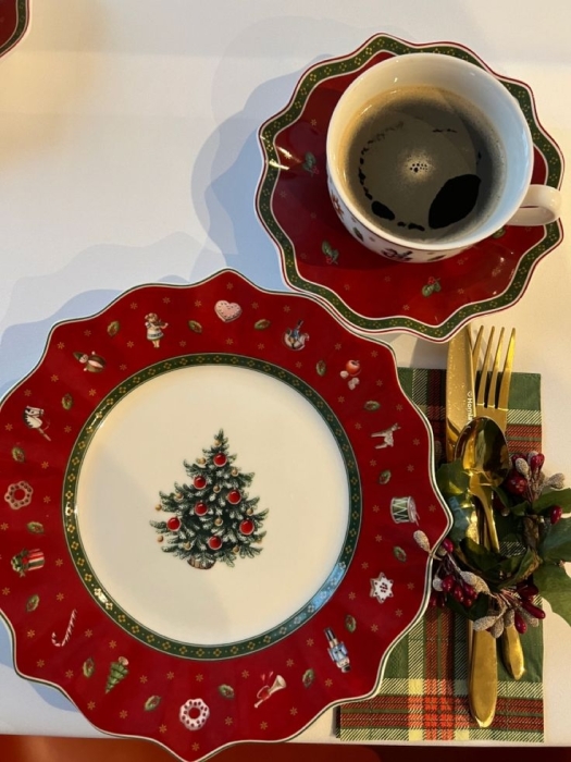Новогодняя посуда: сервируем стол с нестандартными тарелками и чашками (ФОТО) - фото №6