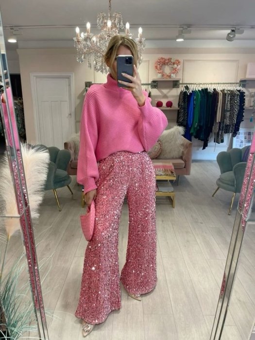 Модные образы на Новый год 2026 для женщин, фото