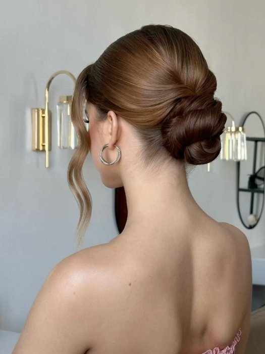 Низкий пучок на выпускной, фото
