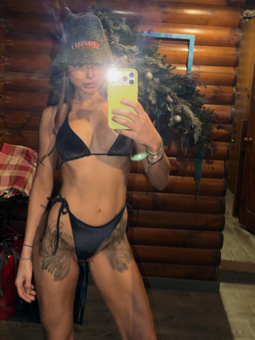 Соня Морозюк в купальнику, фото