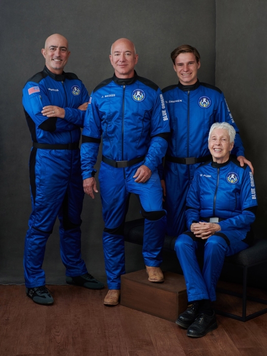 Миллиардер Джефф Безос впервые слетал в космос: смотрите, как это было (ФОТО+ВИДЕО) - фото №4