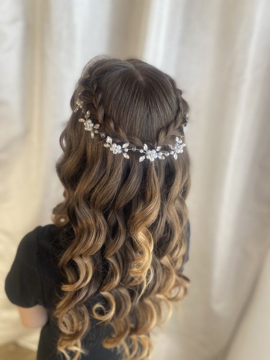 Стильні зачіски для дівчинки на 8 Березня 2026, ідеї