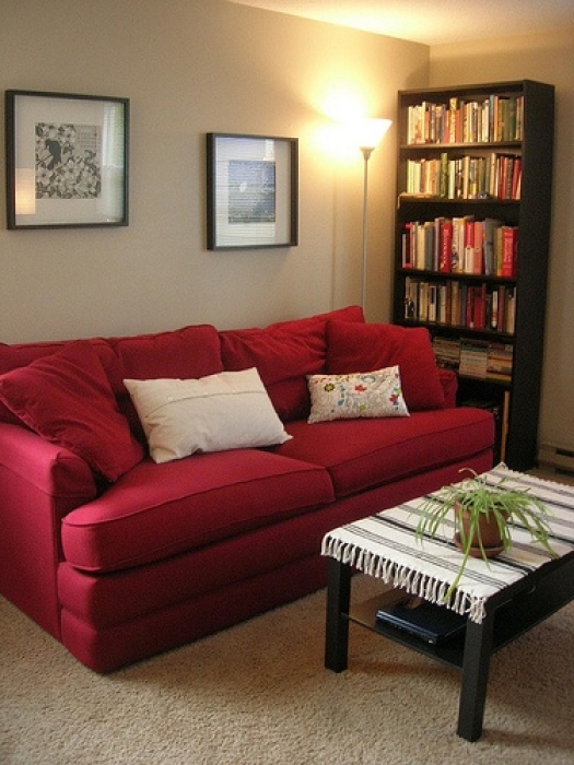 Вишневый диван, фото