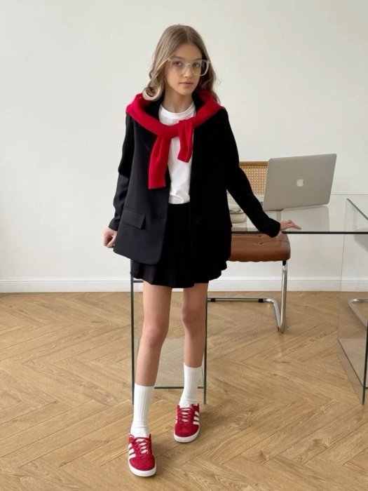 Стильные образы для девочек в школу.