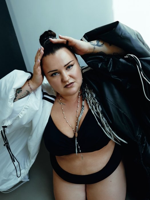 Alyona Alyona в білизні, фото