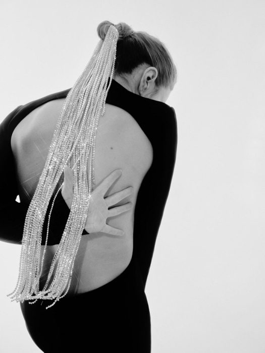 Роскошь и грация: Тина Кароль позирует в эффектном платье с обнаженной спиной (ФОТО) - фото №2