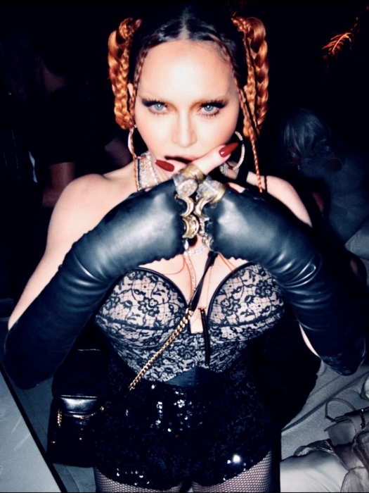 Не узнать! На фоне жесткого хейта 64-летняя Мадонна показала свое лицо после операции - фото №2