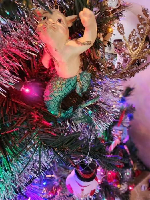 Удивительные украшения на елку