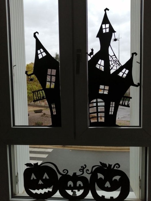 Найстрашніші двері та вікна: прикрашаємо оселю до Хелловіну 2023 (ФОТО) - фото №16
