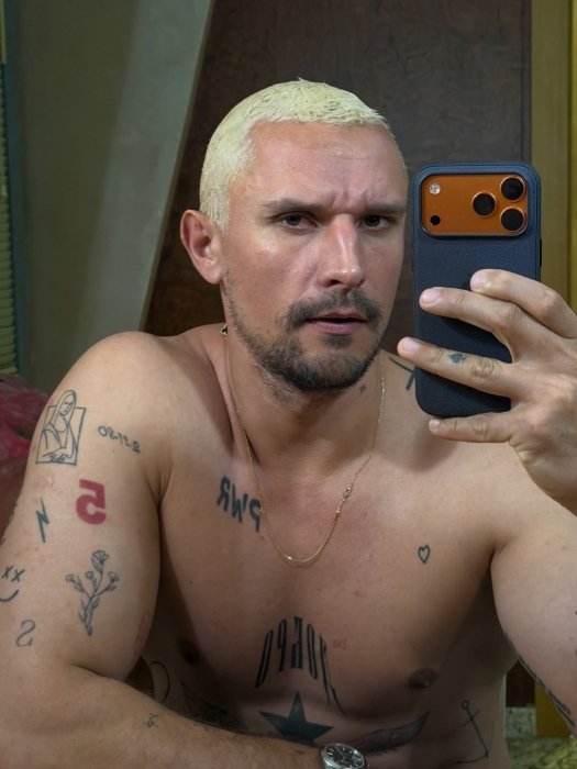 Тарас Цимбалюк купив айфон 17 про макс