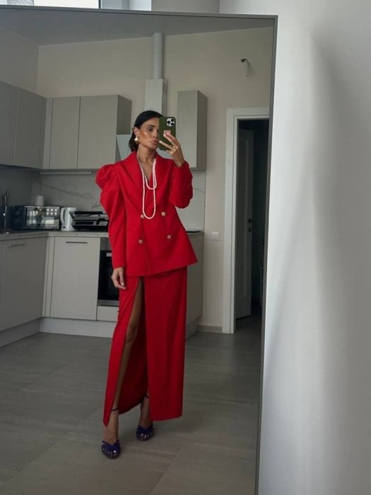 Образи у червоному кольорі на 14 лютого, фото