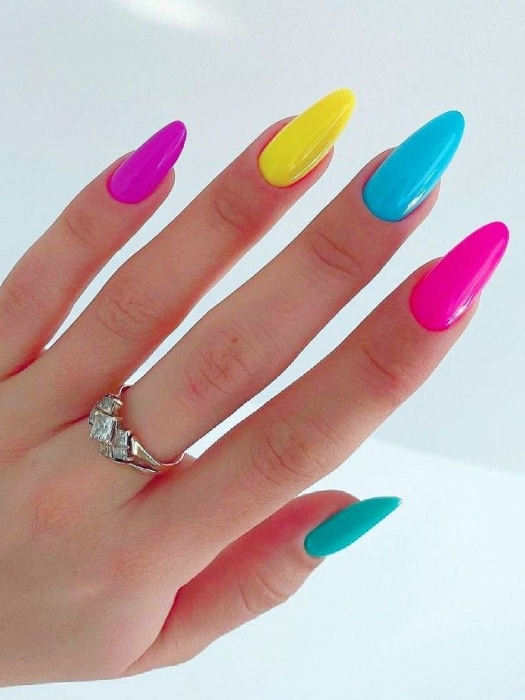Яркие цветные ногти, фото