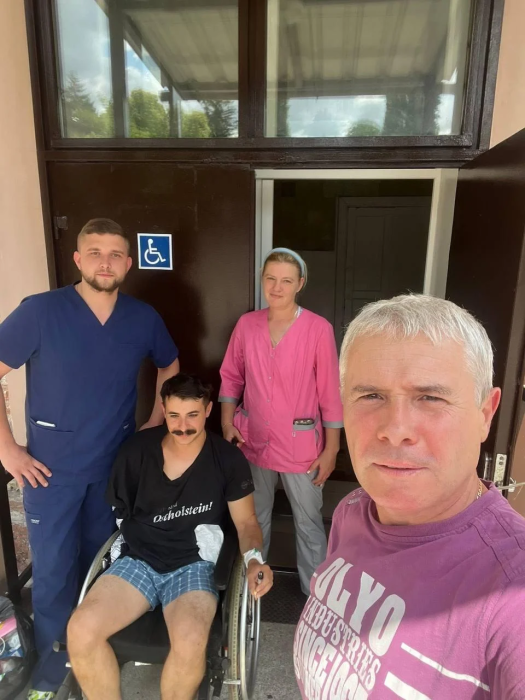 Костянтин Грубич підтримує сина після тяжкого поранення