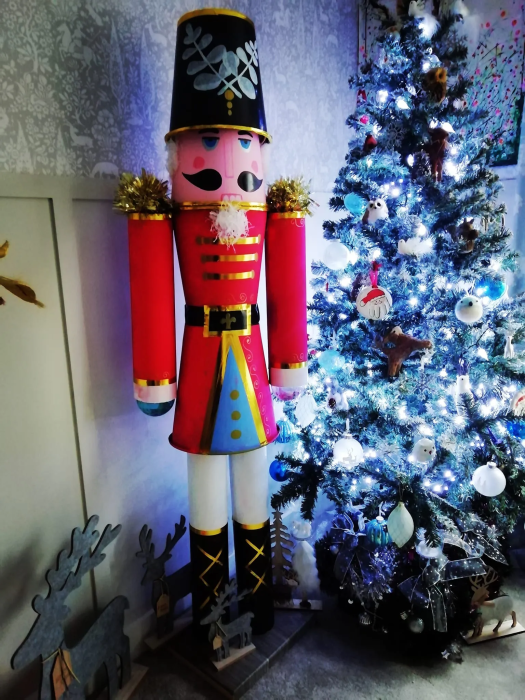 Різдвяний декор своїми руками з пластикових відер