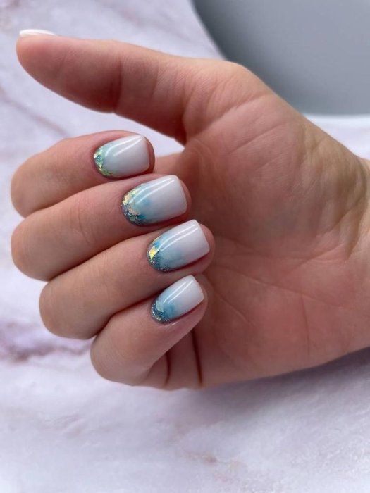 Модный маникюр для учительницы на День знаний 2025