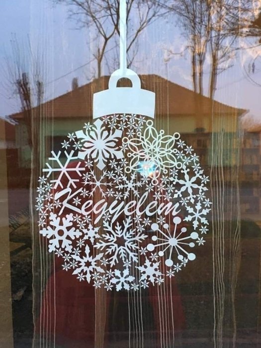 Как украсить окна снежинками из бумаги на Новый год