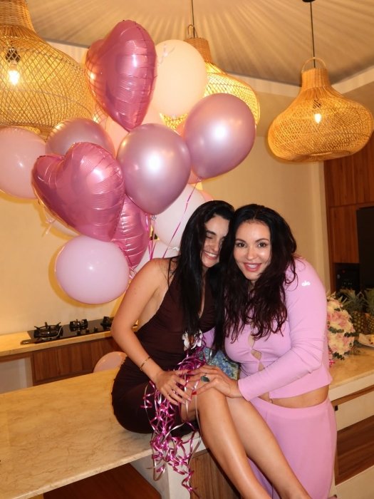 Анна Трінчер показала маму на день народження